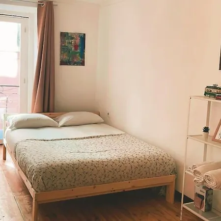 By Avenida Da Liberdade * Lisboa